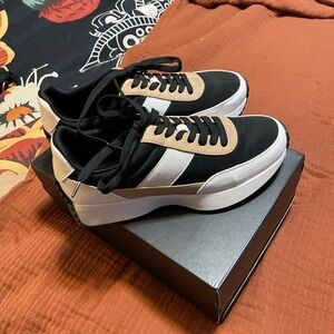 Dolce Vita Black and Tan Women’s Sneakers